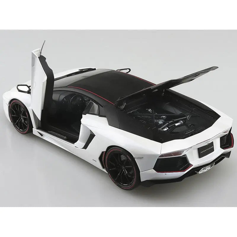 1/24 LAMBORGHINI AVENTADOR PIRELLI EDITION Nº 12 Model Kit - Urbanlystore
