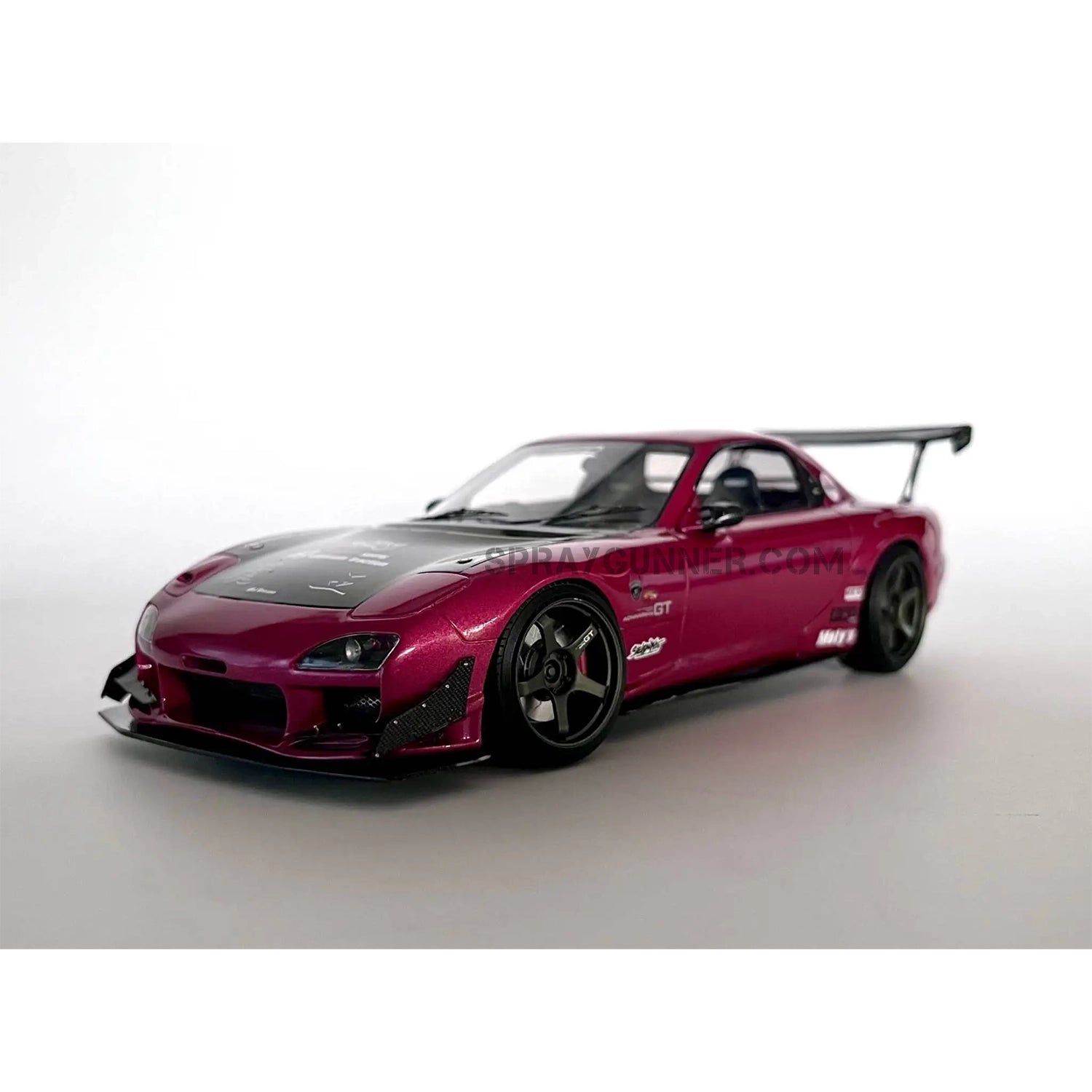 For model aficionados, the ALPHA MODEL 1/24 scale model kit of the Mazda RX7 FD3S (FEED)魔王 offers an incredibly detailed recreation of the legendary sports vehicle.