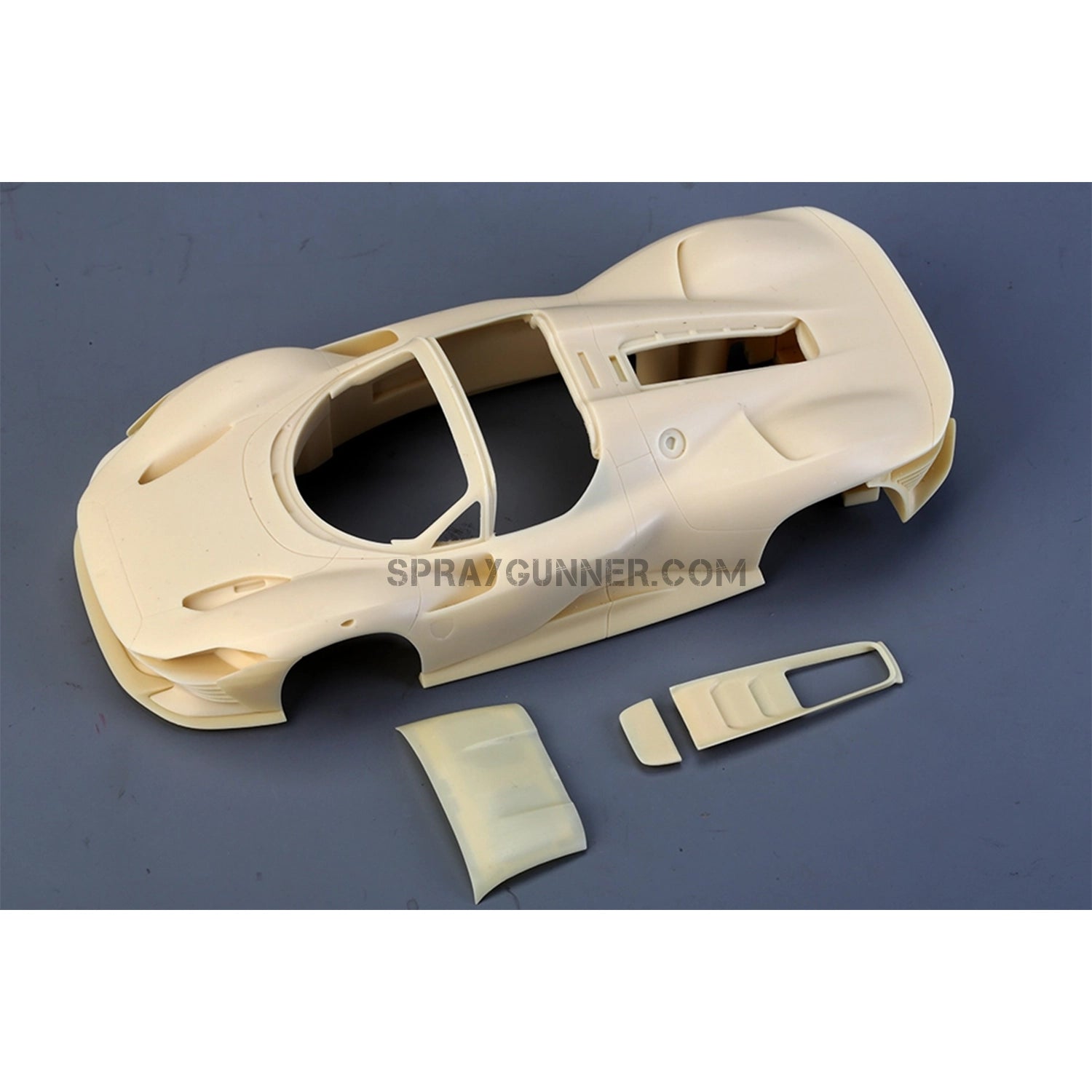 Ferrari Daytona SP3 ALPHA MODEL 1/24 scale model car kit, which includes an extremely realistic copy of the high-end sports vehicle. Ideal for model collectors and enthusiasts.