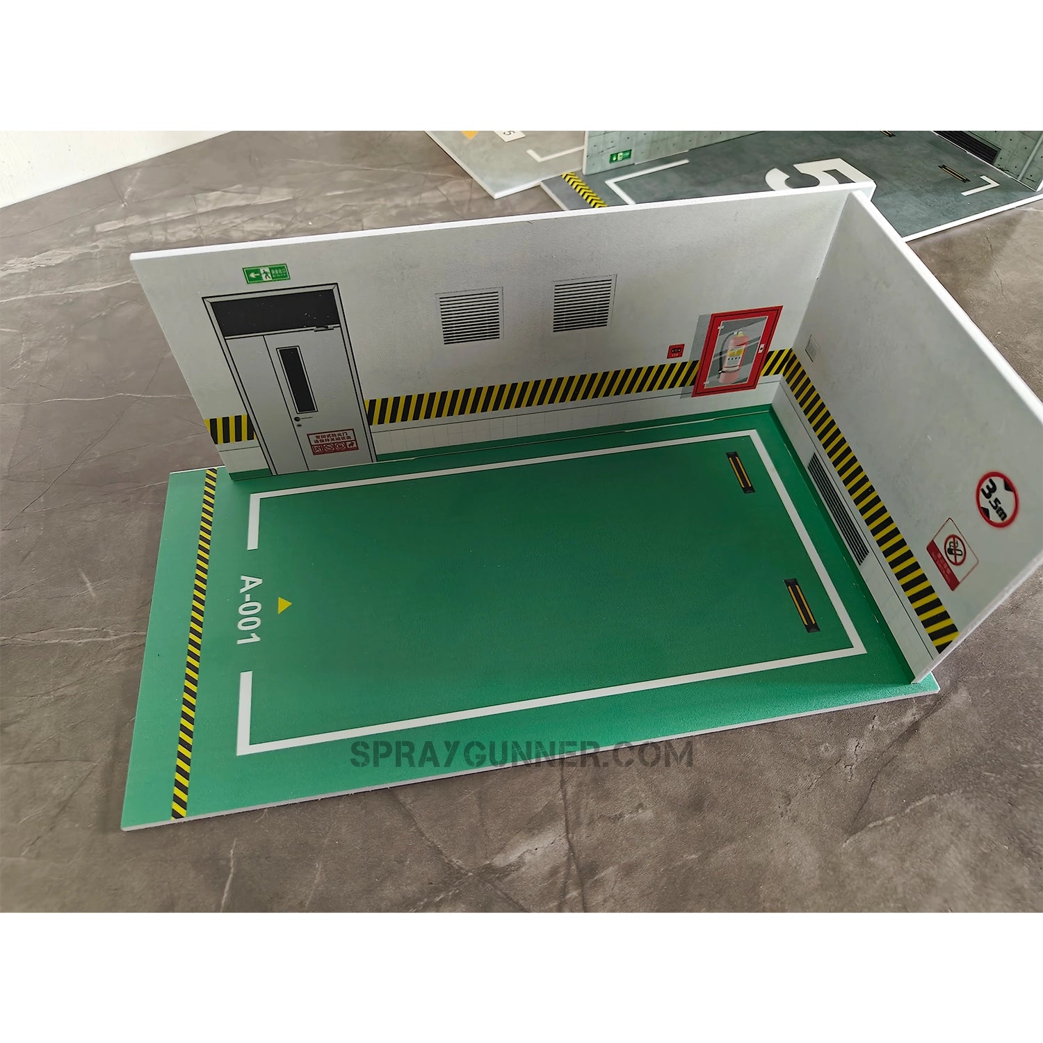 ALPHA MODEL 1/24 Model scene AM04-0001, a realistic display setting for scale model cars. Features detailed parking bay design, perfect for collectors.