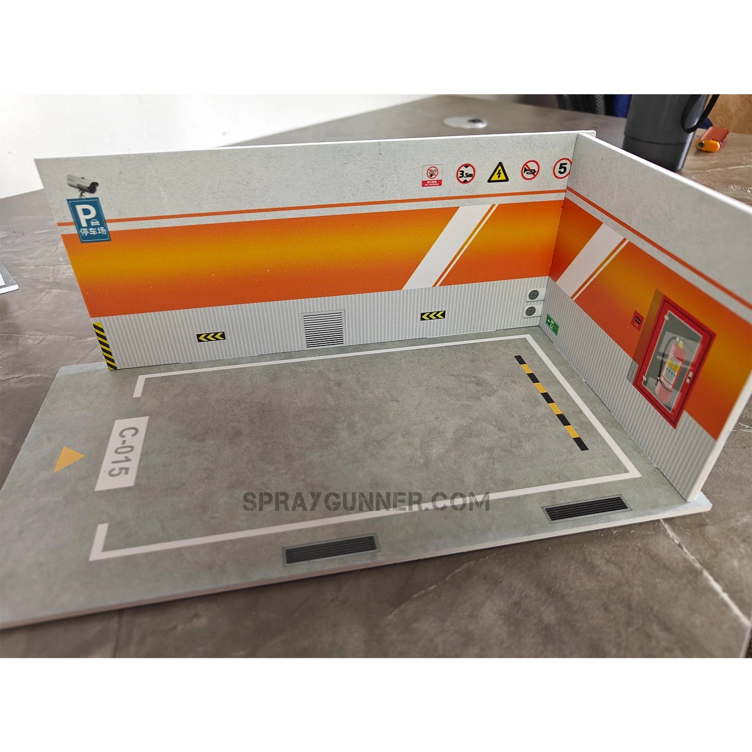 ALPHA MODEL 1/24 Model scene AM04-0004, a realistic scale model display setting for car models. Features detailed parking area design, ideal for collectors.