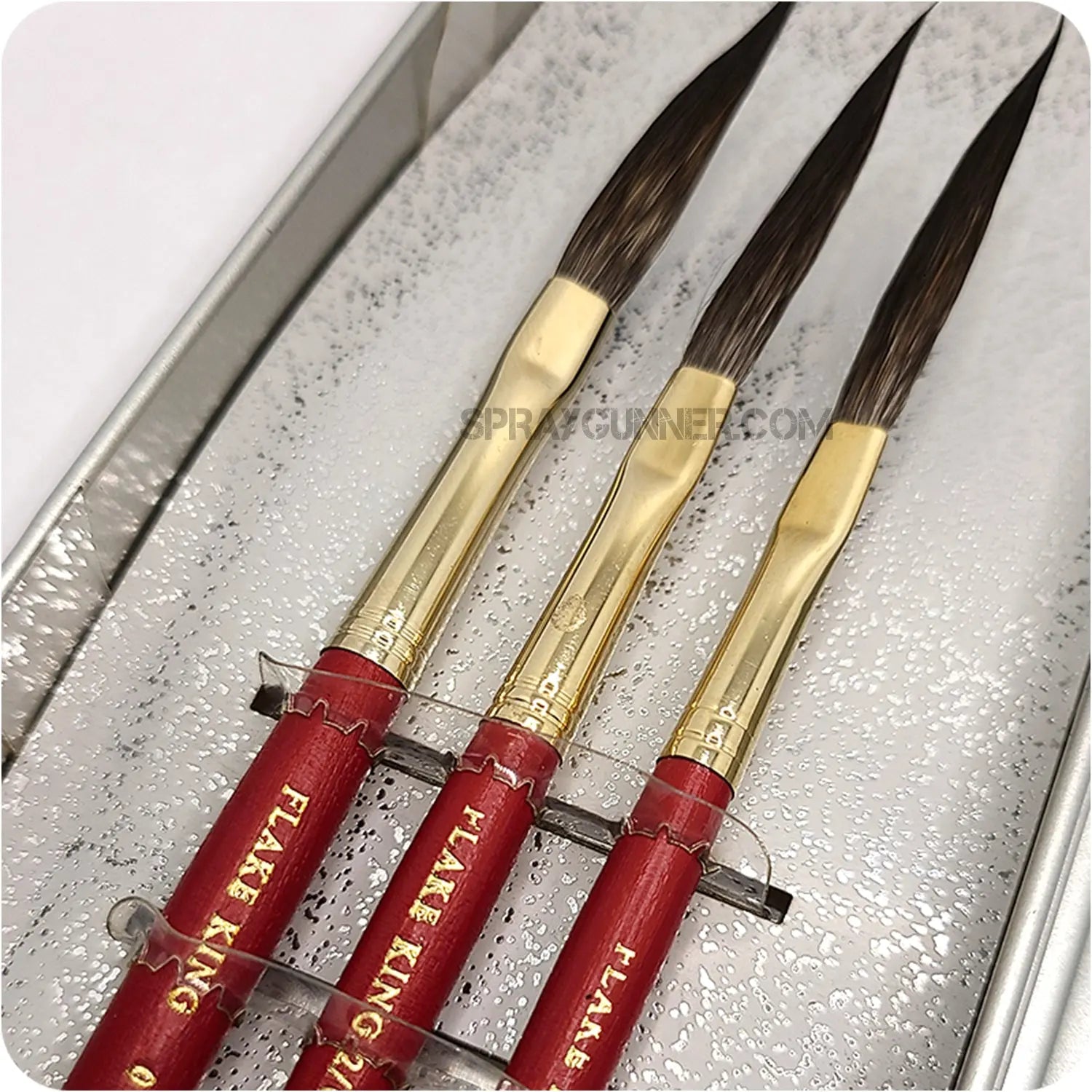 Flake King: Striping Brushes Set (3 ct) in Presentation Tin - Urbanlystore
