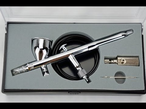 It uses a GSI Creos Procon Boy PS-270 0.2mm double-action airbrush with a precise nozzle and a robust metal body. Ideal for painting detailed details.